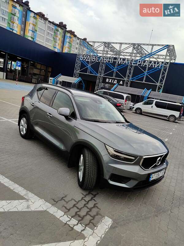 Позашляховик / Кросовер Volvo XC40 2019 в 