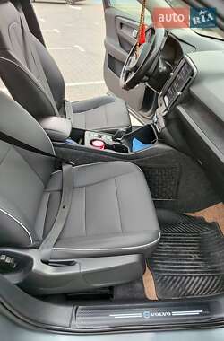Позашляховик / Кросовер Volvo XC40 2019 в 