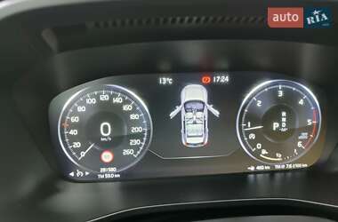 Позашляховик / Кросовер Volvo XC40 2019 в 