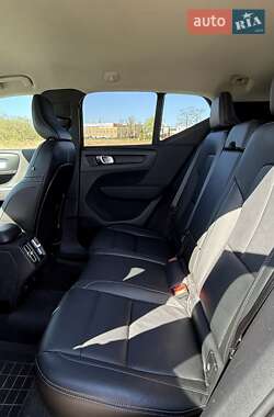 Внедорожник / Кроссовер Volvo XC40 2020 в 