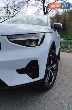 Внедорожник / Кроссовер Volvo XC40 2023 в 