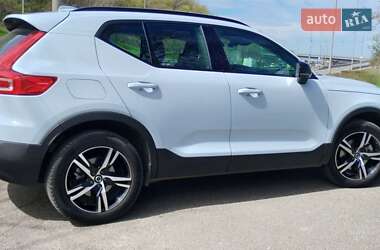 Внедорожник / Кроссовер Volvo XC40 2023 в 