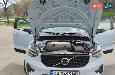 Внедорожник / Кроссовер Volvo XC40 2023 в 