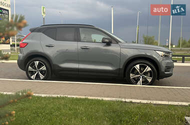 Позашляховик / Кросовер Volvo XC40 2021 в 