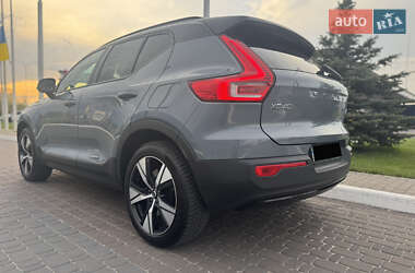 Позашляховик / Кросовер Volvo XC40 2021 в 