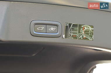 Внедорожник / Кроссовер Volvo XC40 2021 в 