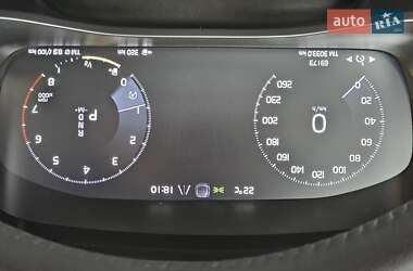 Внедорожник / Кроссовер Volvo XC40 2021 в 