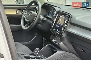 Внедорожник / Кроссовер Volvo XC40 2021 в 