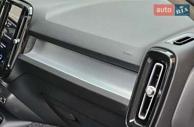 Внедорожник / Кроссовер Volvo XC40 2021 в 