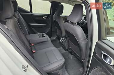 Внедорожник / Кроссовер Volvo XC40 2021 в 