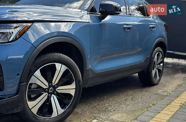 Позашляховик / Кросовер Volvo XC40 2023 в 