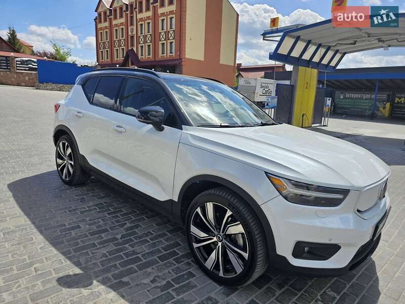 Внедорожник / Кроссовер Volvo XC40 2021 в 