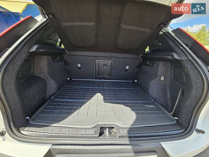 Внедорожник / Кроссовер Volvo XC40 2021 в Тернополе