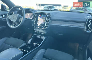 Позашляховик / Кросовер Volvo XC40 2022 в 