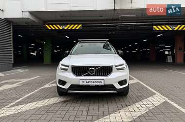 Внедорожник / Кроссовер Volvo XC40 2018 в 