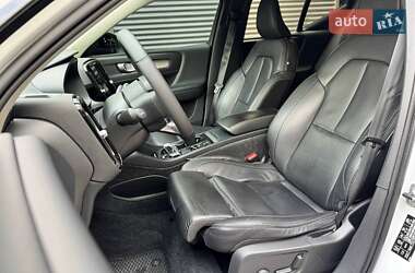 Внедорожник / Кроссовер Volvo XC40 2018 в 