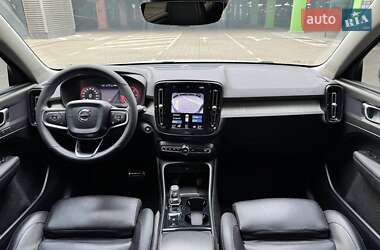 Внедорожник / Кроссовер Volvo XC40 2018 в 