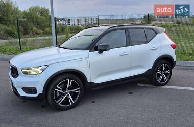 Позашляховик / Кросовер Volvo XC40 2021 в 