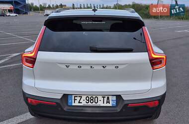 Позашляховик / Кросовер Volvo XC40 2021 в 