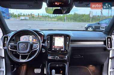 Позашляховик / Кросовер Volvo XC40 2021 в 