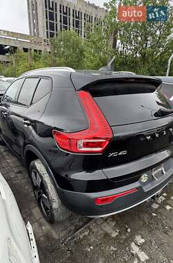 Позашляховик / Кросовер Volvo XC40 2019 в 