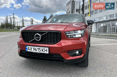 Внедорожник / Кроссовер Volvo XC40 2020 в 