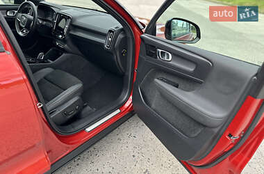 Внедорожник / Кроссовер Volvo XC40 2020 в 
