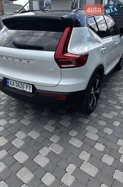 Внедорожник / Кроссовер Volvo XC40 2021 в 