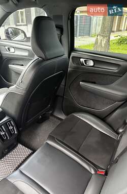 Внедорожник / Кроссовер Volvo XC40 2021 в 