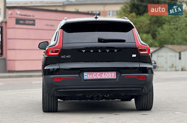 Позашляховик / Кросовер Volvo XC40 2020 в 