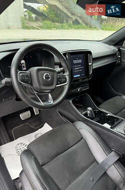Позашляховик / Кросовер Volvo XC40 2020 в 