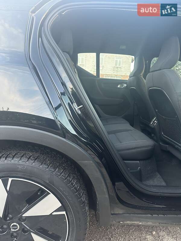 Внедорожник / Кроссовер Volvo XC40 2023 в Ровно