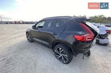 Позашляховик / Кросовер Volvo XC40 2020 в 