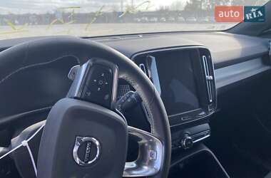 Позашляховик / Кросовер Volvo XC40 2020 в 