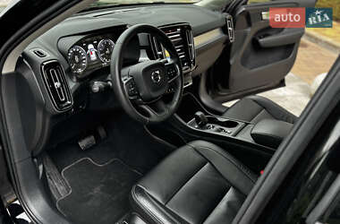 Внедорожник / Кроссовер Volvo XC40 2022 в 