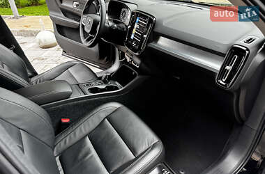 Внедорожник / Кроссовер Volvo XC40 2022 в 