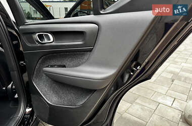 Внедорожник / Кроссовер Volvo XC40 2022 в 