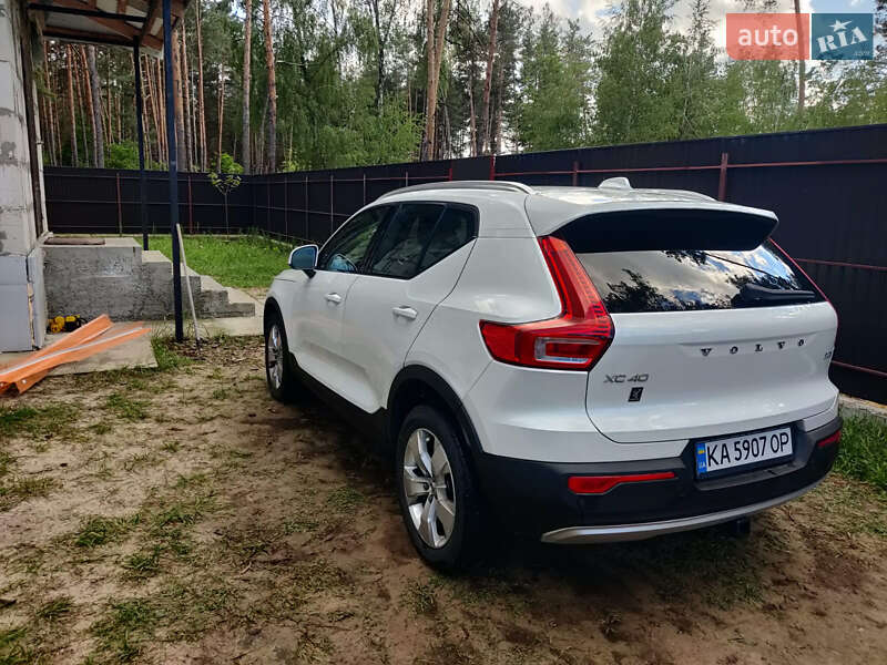 Внедорожник / Кроссовер Volvo XC40 2021 в Киеве