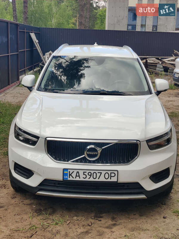 Внедорожник / Кроссовер Volvo XC40 2021 в Киеве