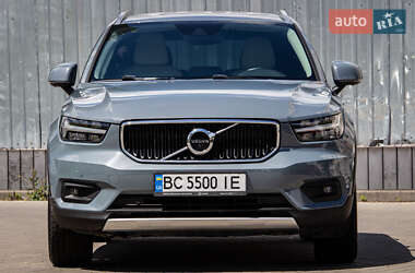 Позашляховик / Кросовер Volvo XC40 2020 в 
