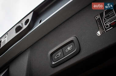 Позашляховик / Кросовер Volvo XC40 2020 в 