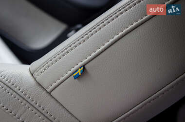 Позашляховик / Кросовер Volvo XC40 2020 в 