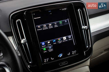 Позашляховик / Кросовер Volvo XC40 2020 в 