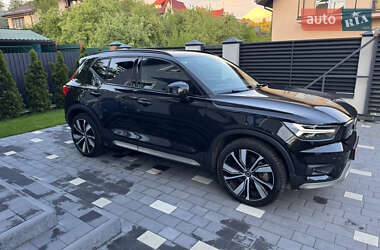 Позашляховик / Кросовер Volvo XC40 2021 в 