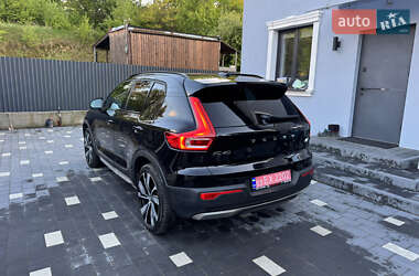 Позашляховик / Кросовер Volvo XC40 2021 в 