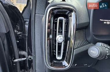 Позашляховик / Кросовер Volvo XC40 2021 в 