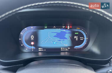 Позашляховик / Кросовер Volvo XC40 2021 в 