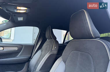 Позашляховик / Кросовер Volvo XC40 2021 в 