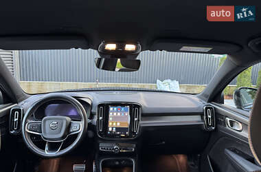 Позашляховик / Кросовер Volvo XC40 2021 в 