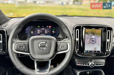 Внедорожник / Кроссовер Volvo XC40 2021 в 